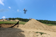 Posledné májové dni cyklistike v kraji priali; po ôsmykrát privítal bikepark v kálnici najväčší slovenský bicyklový festival - IMG_5598