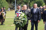 Pozdrav „zdar boh“ sa potichu vznášal nad hlavami všetkých, ktorí si na handlovský cintorín prišli uctiť pamiatku zosnulých baníkov - IMG_0027