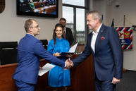 Zväčšiť fotografiu - Predseda a poslanci obdržali osvedčenie o zvolení - 20221104_TN_TSK_osvedcenia_026w