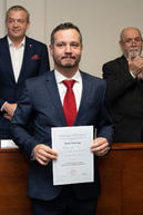 Zväčšiť fotografiu - Predseda a poslanci obdržali osvedčenie o zvolení - 20221104_TN_TSK_osvedcenia_037w