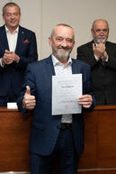 Zväčšiť fotografiu - Predseda a poslanci obdržali osvedčenie o zvolení - 20221104_TN_TSK_osvedcenia_047w