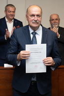 Zväčšiť fotografiu - Predseda a poslanci obdržali osvedčenie o zvolení - 20221104_TN_TSK_osvedcenia_057w