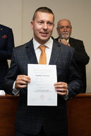Zväčšiť fotografiu - Predseda a poslanci obdržali osvedčenie o zvolení - 20221104_TN_TSK_osvedcenia_067w