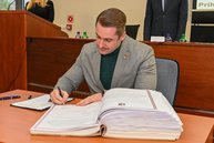 Zväčšiť fotografiu - Predseda a poslanci zložili sľuby, známe sú aj mená podpredsedov - DSC_7443
