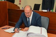 Zväčšiť fotografiu - Predseda a poslanci zložili sľuby, známe sú aj mená podpredsedov - DSC_7504