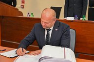 Zväčšiť fotografiu - Predseda a poslanci zložili sľuby, známe sú aj mená podpredsedov - DSC_7522