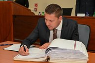 Zväčšiť fotografiu - Predseda a poslanci zložili sľuby, známe sú aj mená podpredsedov - DSC_7556