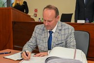 Zväčšiť fotografiu - Predseda a poslanci zložili sľuby, známe sú aj mená podpredsedov - DSC_7598