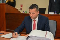 Zväčšiť fotografiu - Predseda a poslanci zložili sľuby, známe sú aj mená podpredsedov - DSC_7605