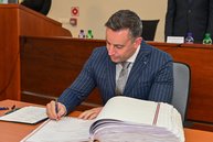 Zväčšiť fotografiu - Predseda a poslanci zložili sľuby, známe sú aj mená podpredsedov - DSC_7633