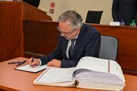 Zväčšiť fotografiu - Predseda a poslanci zložili sľuby, známe sú aj mená podpredsedov - DSC_7696