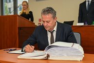 Zväčšiť fotografiu - Predseda a poslanci zložili sľuby, známe sú aj mená podpredsedov - DSC_7750