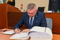 Zväčšiť fotografiu - Predseda a poslanci zložili sľuby, známe sú aj mená podpredsedov - DSC_7768
