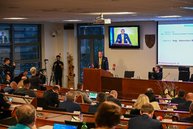 Zväčšiť fotografiu - Predseda a poslanci zložili sľuby, známe sú aj mená podpredsedov - DSC_7831