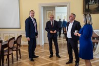 Zväčšiť fotografiu - Predstavitelia krajov rokovali poslednýkrát v tomto volebnom období - DSC08611
