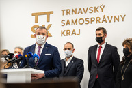 Zväčšiť fotografiu - Predstavitelia krajov rokovali v trnave o aktuálnych otázkach - DSC02370
