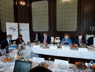 Zväčšiť fotografiu - Predstavitelia samosprávnych krajov rokovali o zdravotníctve či dvadsaťročnici svojej existencie - 20210930_102936