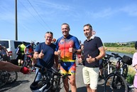 Zväčšiť fotografiu - Prejazd jazerami i po výnimočne dlhom gabiónovom múre, taký je nový úsek vážskej cyklomagistrály