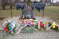 Pripomenuli si 9. výročie tragickej udalosti vo vojenskom opravárenskom podniku v novákoch - 1_resize