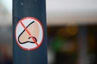 Zväčšiť fotografiu - Projekt life ip by mal priniesť čistejšie ovzdušie v kraji - signage-sticker-on-post-1571582