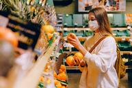 Zväčšiť fotografiu - Projekt life ip by mal priniesť čistejšie ovzdušie v kraji - woman-wearing-mask-in-supermarket-3962294