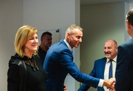 Zväčšiť fotografiu - Prvá výjazdová vláda rokovala v trenčíne, uvoľnené boli financie pre samosprávy - TSK_vyjazdove_gastro_hokejovka_mini (4 of 102)