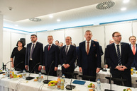 Zväčšiť fotografiu - Prvá výjazdová vláda rokovala v trenčíne, uvoľnené boli financie pre samosprávy - TSK_vyjazdove_gastro_hokejovka_mini (63 of 102)