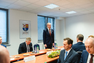 Zväčšiť fotografiu - Prvá výjazdová vláda rokovala v trenčíne, uvoľnené boli financie pre samosprávy - TSK_vyjazdove_gastro_hokejovka_mini (8 of 102)
