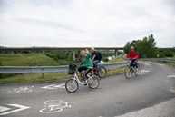 Prvých 13,4 km vážskej cyklotrasy dnes župa odovzdala verejnosti. niektorí cyklisti to označujú za udalosť roka. - 20180525_HORNA_STREDA_cyklotrasa_073w