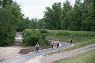 Prvých 13,4 km vážskej cyklotrasy dnes župa odovzdala verejnosti. niektorí cyklisti to označujú za udalosť roka. - 20180525_HORNA_STREDA_cyklotrasa_080w