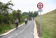 Prvých 13,4 km vážskej cyklotrasy dnes župa odovzdala verejnosti. niektorí cyklisti to označujú za udalosť roka. - 20180525_HORNA_STREDA_cyklotrasa_092w