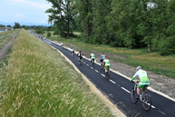 Prvých 13,4 km vážskej cyklotrasy dnes župa odovzdala verejnosti. niektorí cyklisti to označujú za udalosť roka. - 20180525_HORNA_STREDA_cyklotrasa_114w