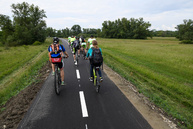 Prvých 13,4 km vážskej cyklotrasy dnes župa odovzdala verejnosti. niektorí cyklisti to označujú za udalosť roka. - 20180525_HORNA_STREDA_cyklotrasa_120w