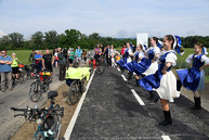 Prvých 13,4 km vážskej cyklotrasy dnes župa odovzdala verejnosti. niektorí cyklisti to označujú za udalosť roka. - 20180525_HORNA_STREDA_cyklotrasa_136w