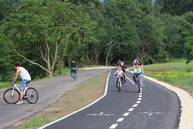 Prvých 13,4 km vážskej cyklotrasy dnes župa odovzdala verejnosti. niektorí cyklisti to označujú za udalosť roka. - IMG_2939