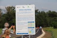 Prvých 13,4 km vážskej cyklotrasy dnes župa odovzdala verejnosti. niektorí cyklisti to označujú za udalosť roka. - IMG_2950