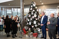 Zväčšiť fotografiu - Remeselné vianočné trhy na trenčianskej župe spájajú sviatočnú atmosféru s dobročinnosťou