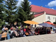Zväčšiť fotografiu - Rozprávkový les v zemianskom podhradí spojil zariadenia sociálnych služieb