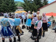 Zväčšiť fotografiu - Rozprávkový les v zemianskom podhradí spojil zariadenia sociálnych služieb