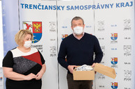 Zväčšiť fotografiu - Rúška zo škôl pomôžu vodičom autobusov a zamestnancom zariadení sociálnych služieb - 20200327_TSK_ruska_011w