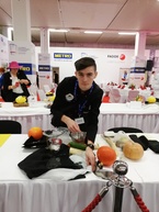 S medailami pre púchovskú soš obchodu a služieb sa v hlavnom meste roztrhlo vrece - IMG_20190124_100644