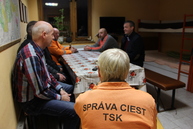 S novoročným prianím a poďakovaním za obetavú prácu navštívil trenčiansky župan posledný deň v roku zložky záchranného systému, cestárov i zamestnancov zariadenia sociálnych služieb - IMG_8782