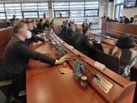 Zväčšiť fotografiu - S testovaním školákov pomôžu župné stredné školy, krajský parlament nesúhlasí s reformou súdnej mapy - IMG_20210125_132730