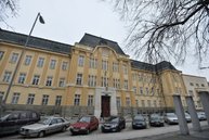 Zväčšiť fotografiu - S testovaním školákov pomôžu župné stredné školy, krajský parlament nesúhlasí s reformou súdnej mapy - Krajsky-sud-Trencin_Zdroj_TASRRadovan_Stoklasa