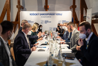 Zväčšiť fotografiu - Samosprávne kraje v košiciach vyjadrili podporu ukrajine, rokovali aj o aktuálnych témach - DSC03201