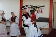 Zväčšiť fotografiu - Sobota v hornej breznici a uhrovci v znamení fašiangov, v poluvsí dominoval spev - IMG_0109