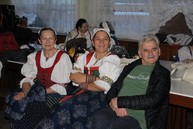 Zväčšiť fotografiu - Sobota v hornej breznici a uhrovci v znamení fašiangov, v poluvsí dominoval spev - IMG_0382