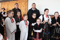 Zväčšiť fotografiu - Sobota v hornej breznici a uhrovci v znamení fašiangov, v poluvsí dominoval spev - IMG_6560