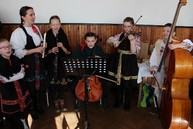 Zväčšiť fotografiu - Sobota v hornej breznici a uhrovci v znamení fašiangov, v poluvsí dominoval spev - IMG_6562