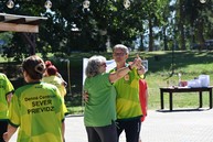 Zväčšiť fotografiu - Športová olympiáda denných centier spojila seniorov pohybom, zábavou a dobrou náladou